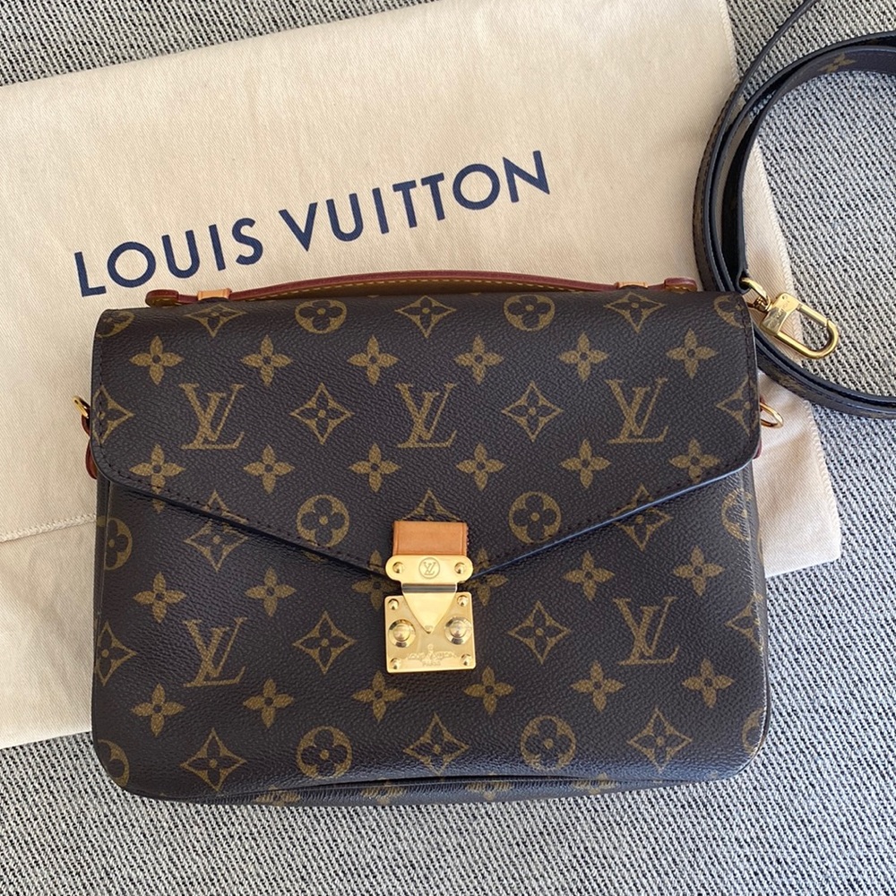 Louis Vuitton Pochette Metis Monogram Canvas Shoulder Bag